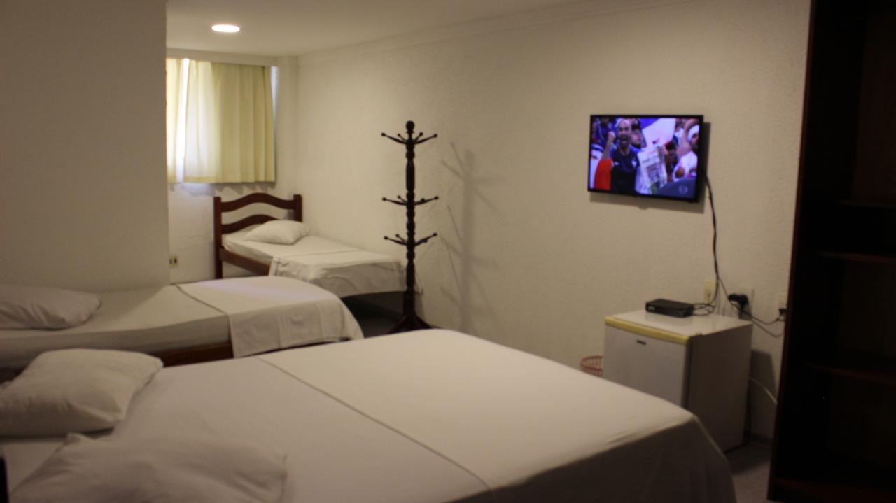 Hotel Pousada Da Praca Жабуатан-дус-Гуарарапіс Екстер'єр фото