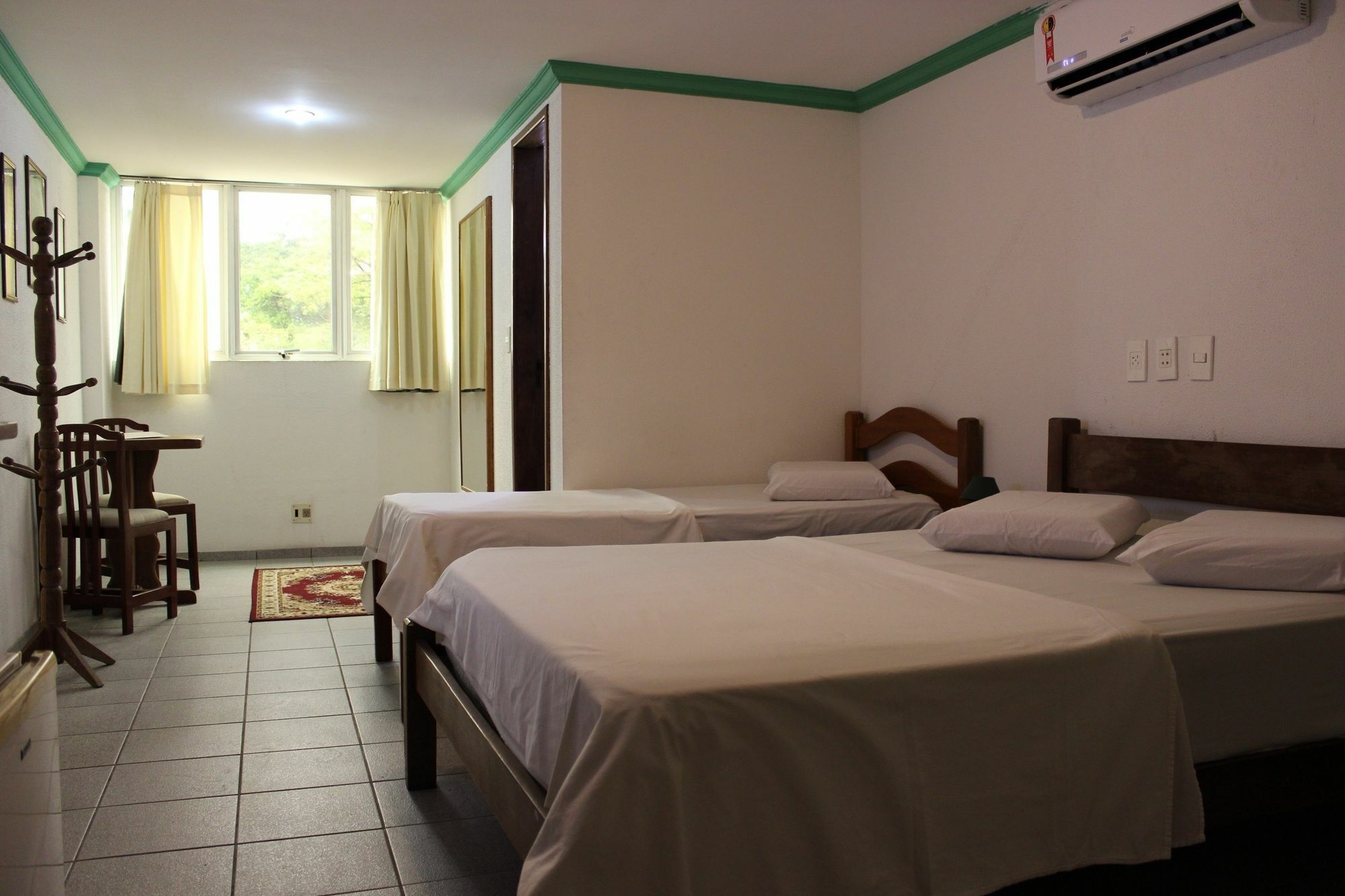Hotel Pousada Da Praca Жабуатан-дус-Гуарарапіс Екстер'єр фото